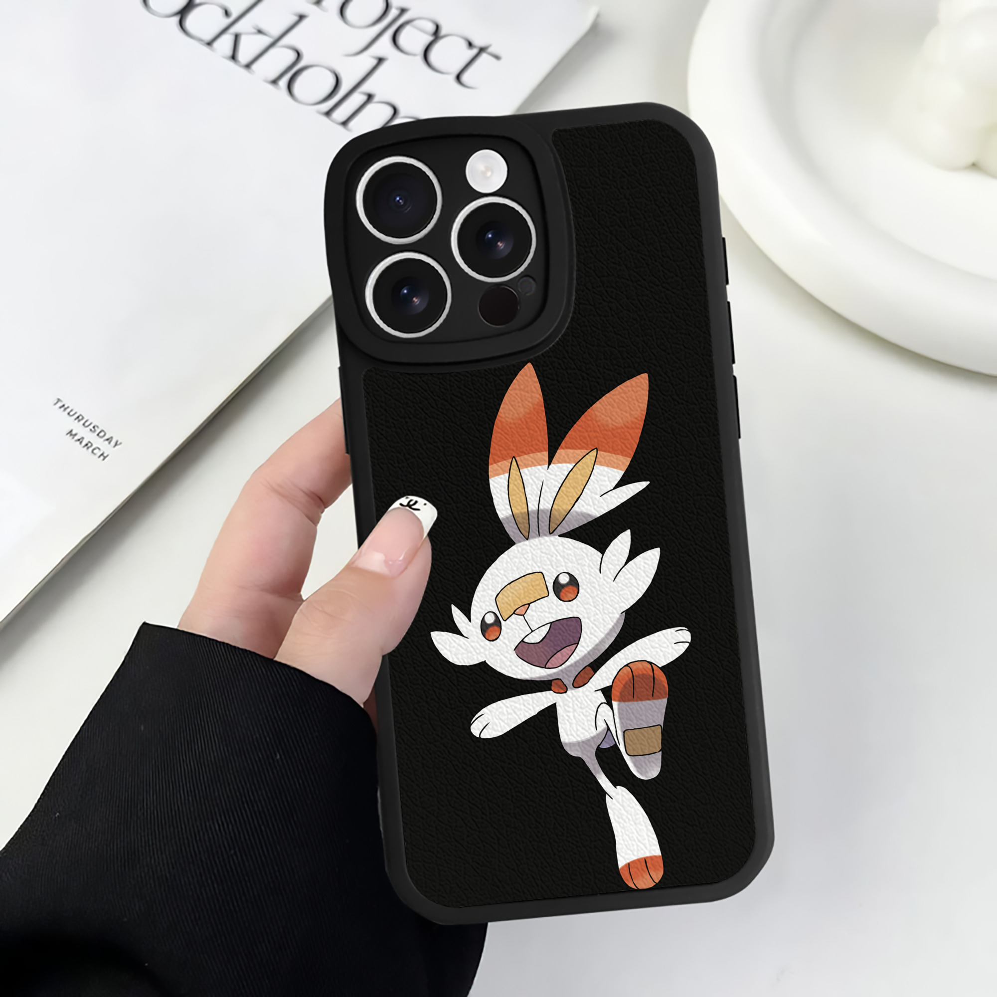 （画像用） ポケットモンスター Pokémon 【iPhone 16シリーズ対応】シリコンスマホケース（レザー調） 材質：シリコン